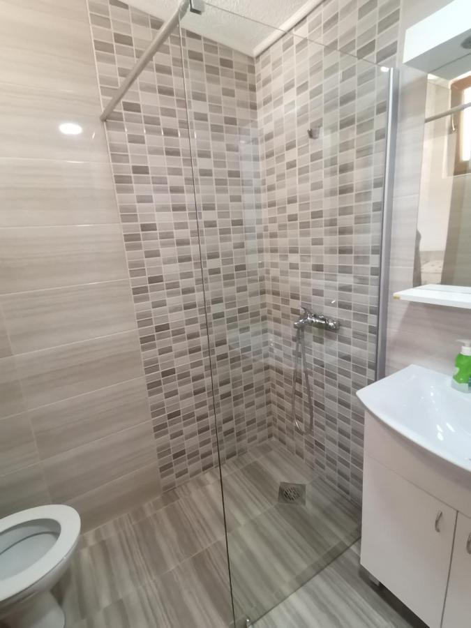 Guesthouse Zimovski เปสตานิ ภายนอก รูปภาพ