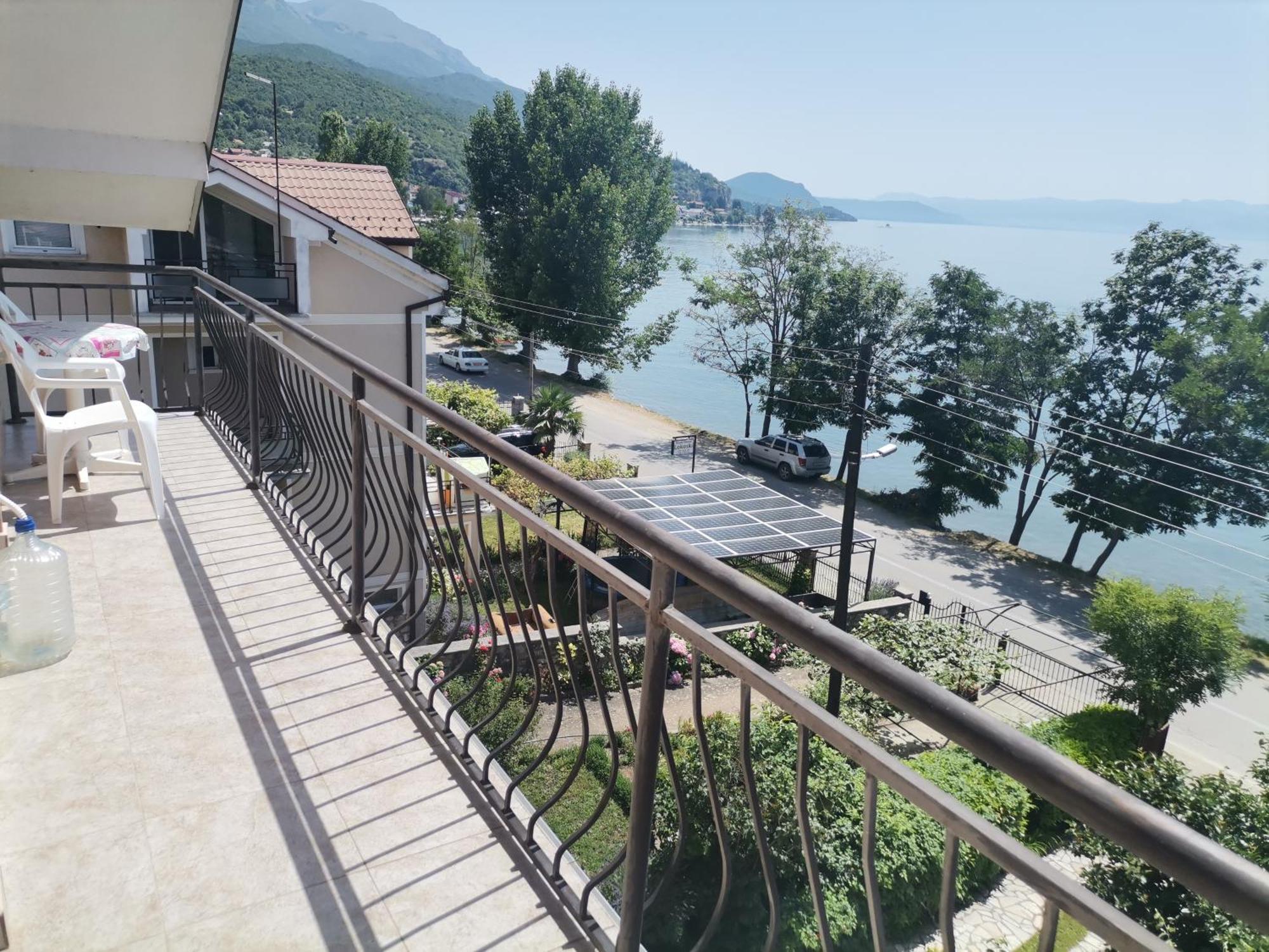 Guesthouse Zimovski เปสตานิ ภายนอก รูปภาพ