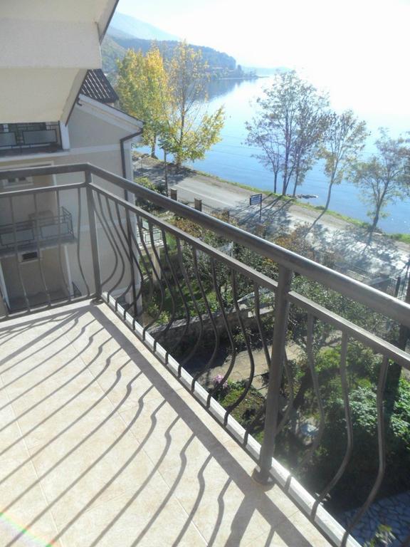 Guesthouse Zimovski เปสตานิ ภายนอก รูปภาพ